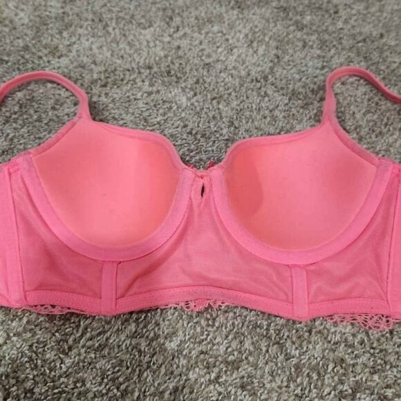 Victoria's Secret - Picture 3 of 5